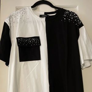 The AKIRA T Shirt is a wear-it-two-ways number with a unique hybrid design.